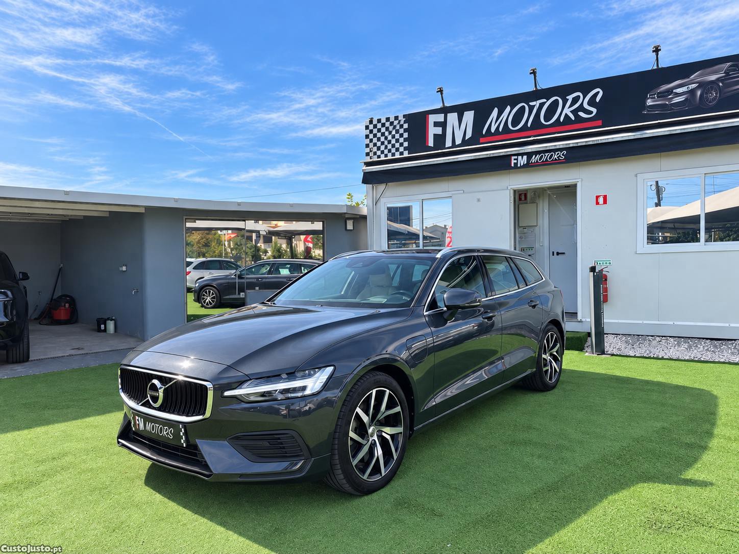 Volvo V60 2.0 T8 AWD TE Momentum Plus — fotografia 18