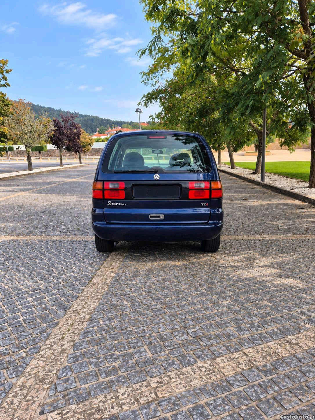 VW Sharan 1.9 TDI  7 Lugares - 98 foto 3