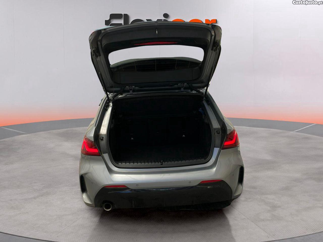 BMW 118 i Pack Desportivo M Auto — fotografia 15