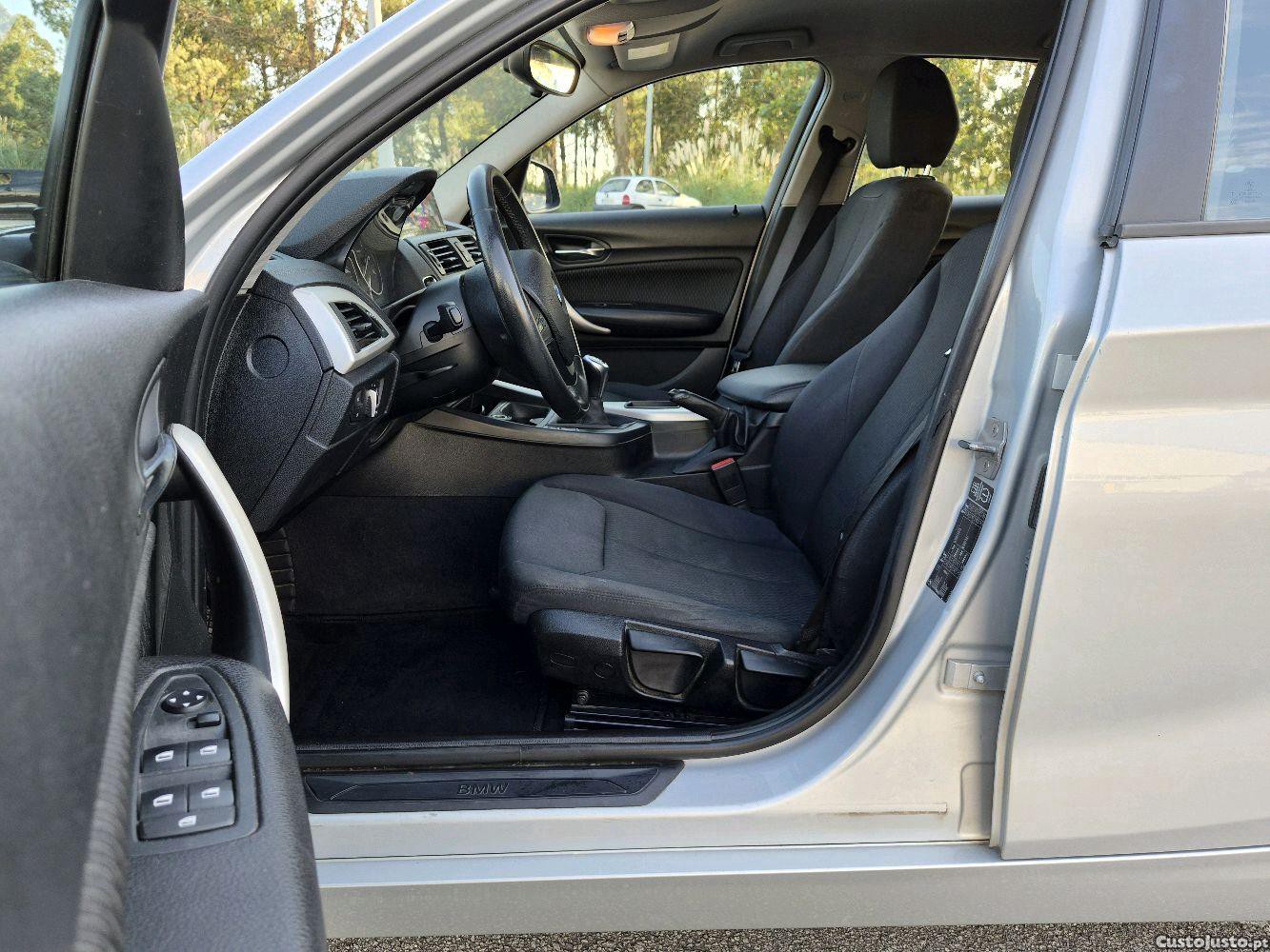 BMW 114 D com GPS — fotografia 3