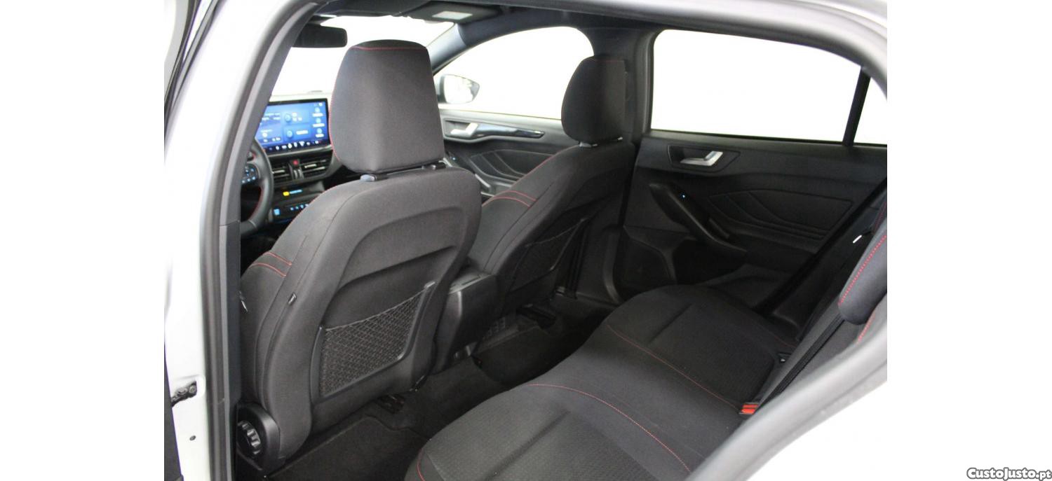 Ford Focus SW 1.0 EcoBoost MHEV ST-Line Aut. — fotografia 17