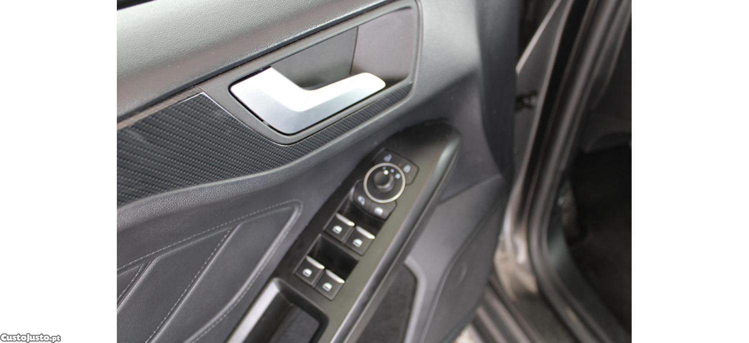 Ford Focus ST Line 1.0 Hybrid Ecoboost 125cv Aut — fotografia 20