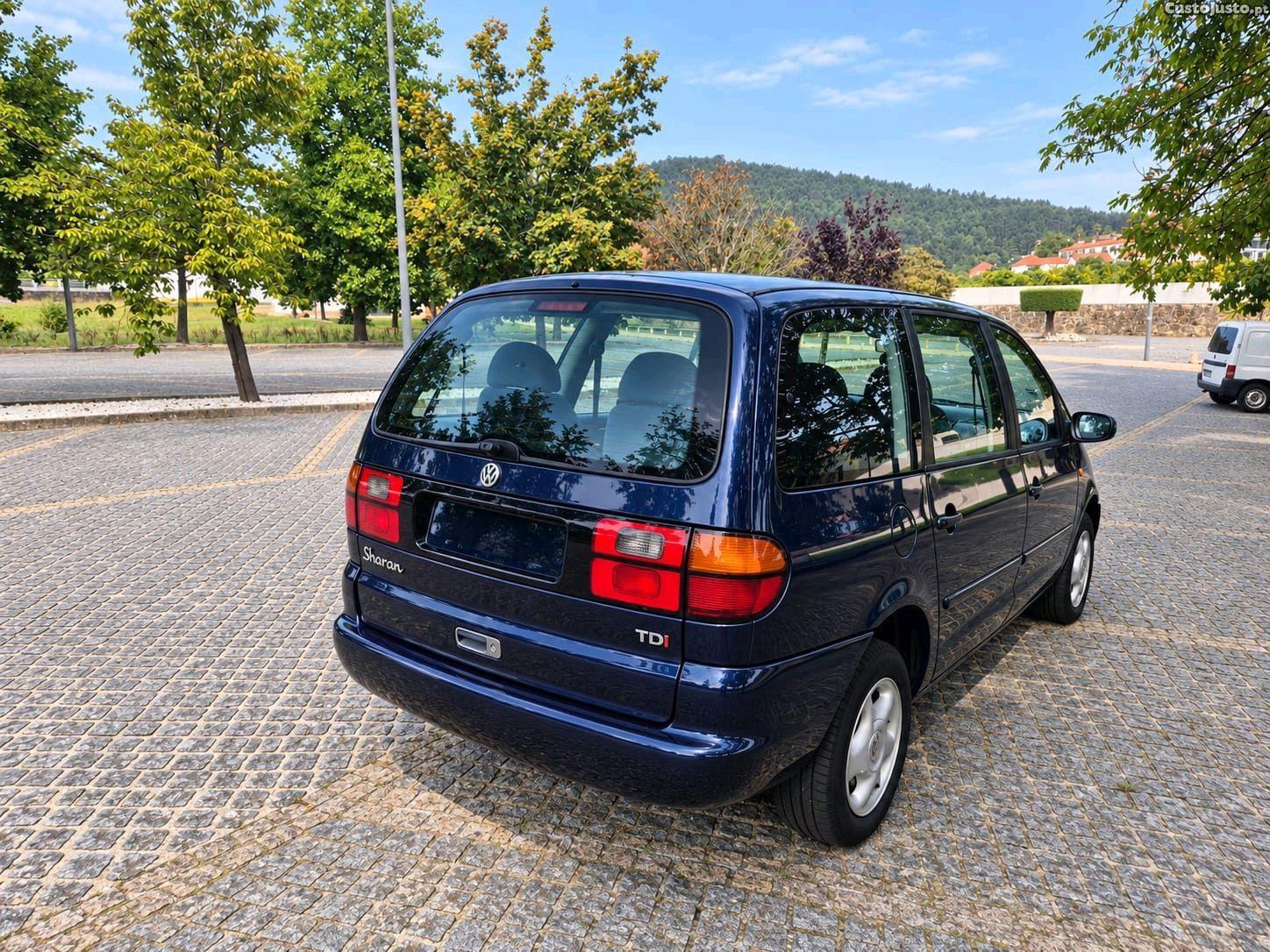 VW Sharan 1.9 TDI  7 Lugares - 98 foto 4