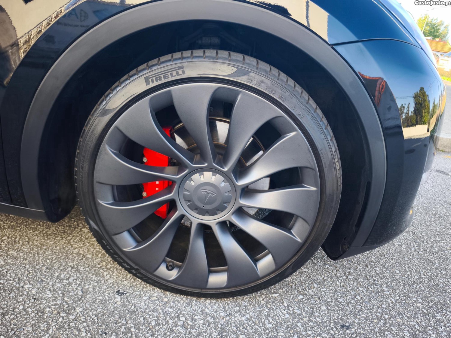 Tesla Model Y Performance — fotografia 8