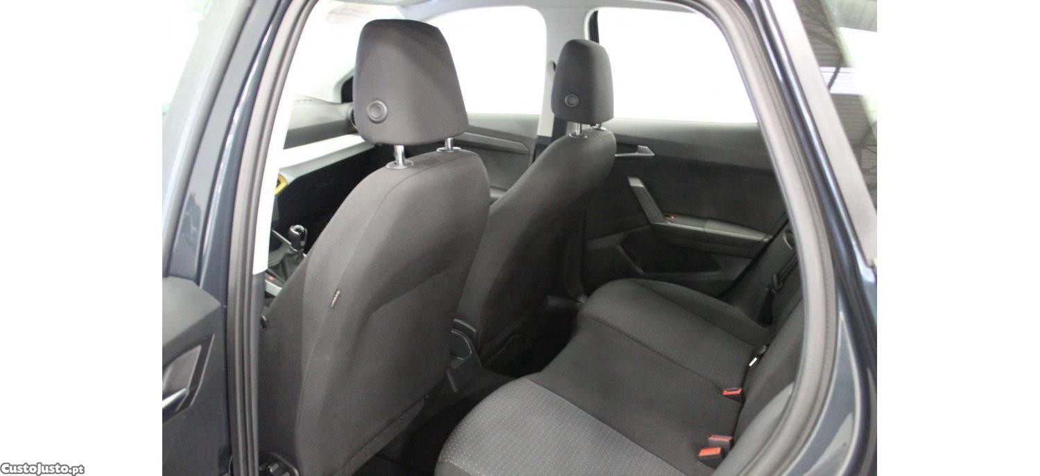 SEAT Arona 1.0 TSI Style 95cv — fotografia 2