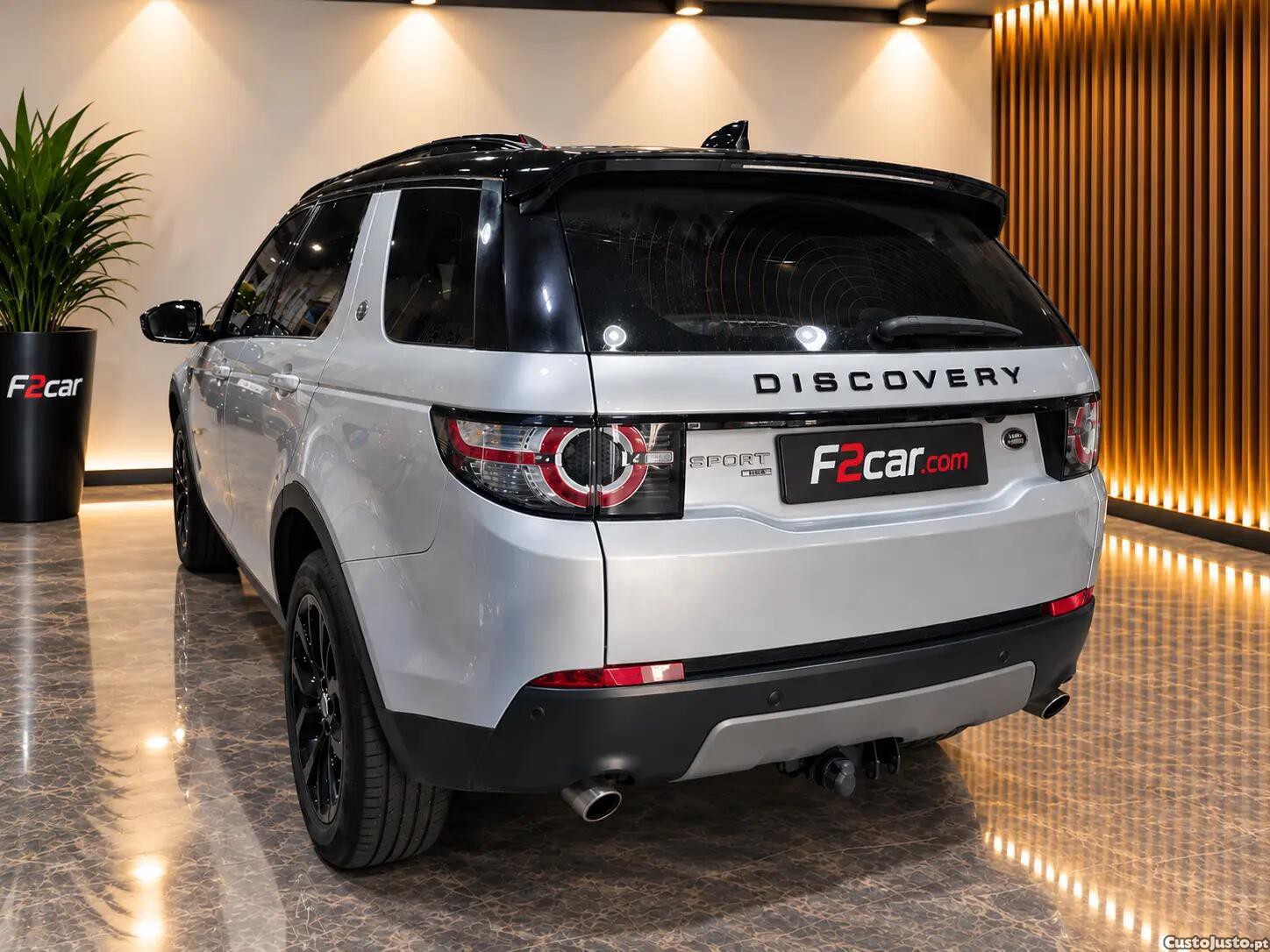 Land Rover Discovery 2.0 D AWD R-Dynamic HSE — fotografia 8