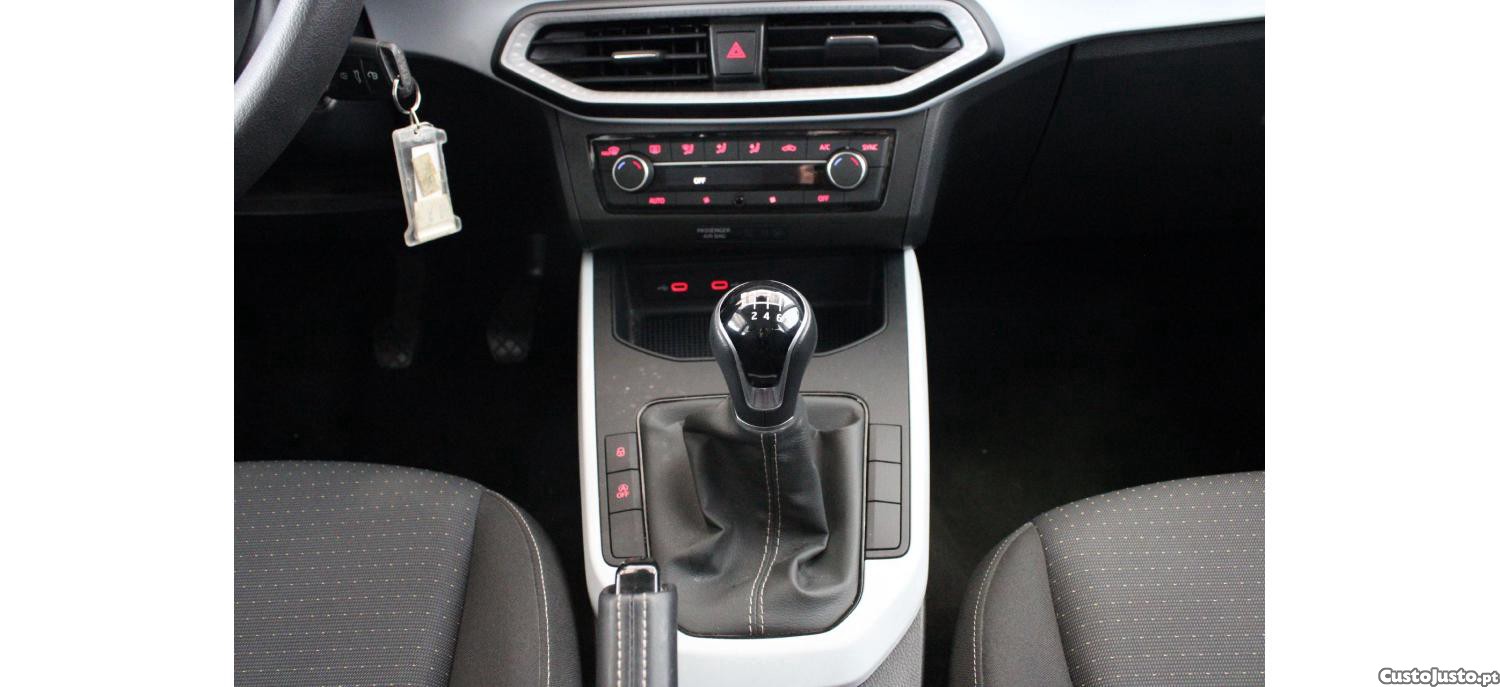 SEAT Arona 1.0 TSI Style 95cv — fotografia 4