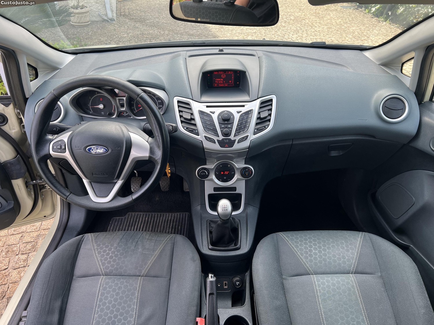 Ford Fiesta 1.2i AC Titanium — photo 5