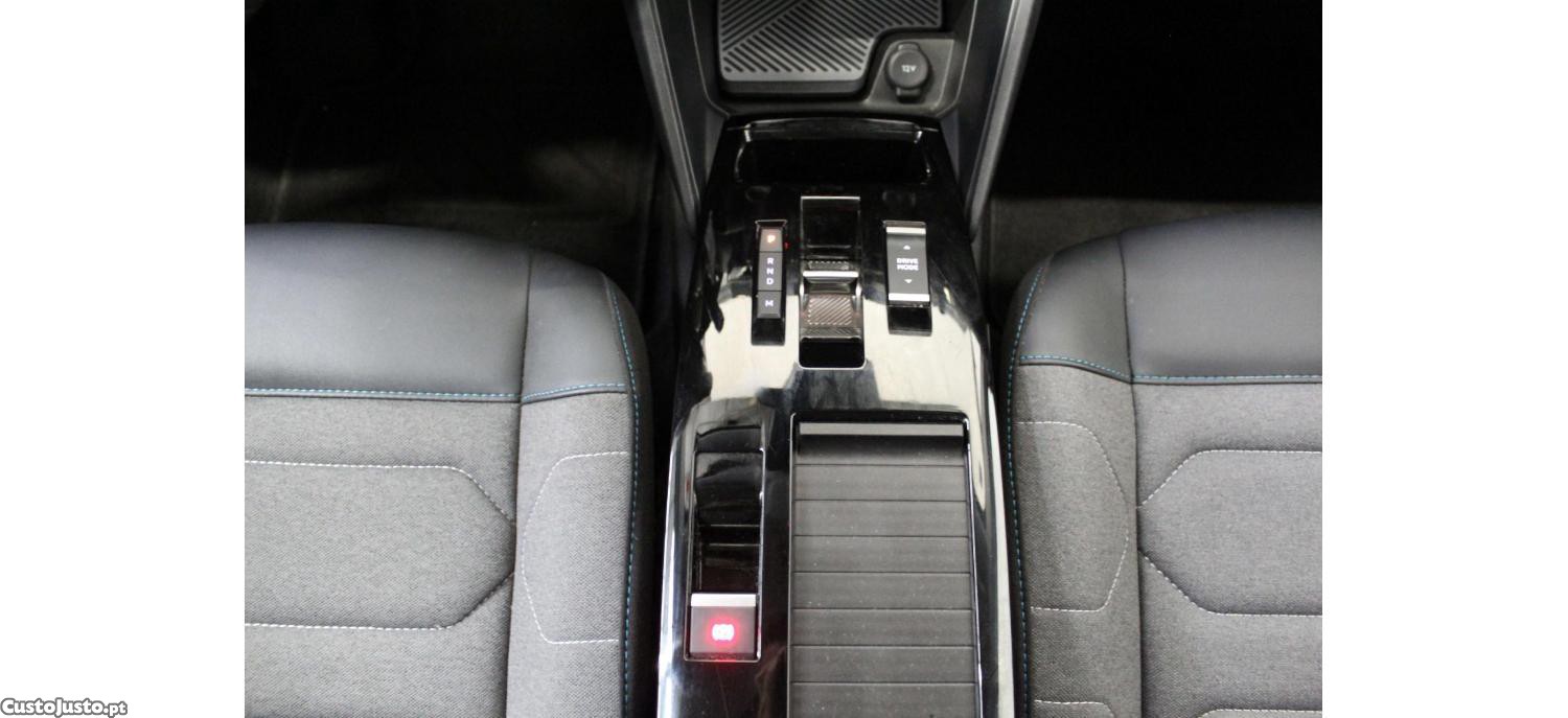 Citroën C4 PureTech Plus 1.2 130cv EAT8 — fotografia 3