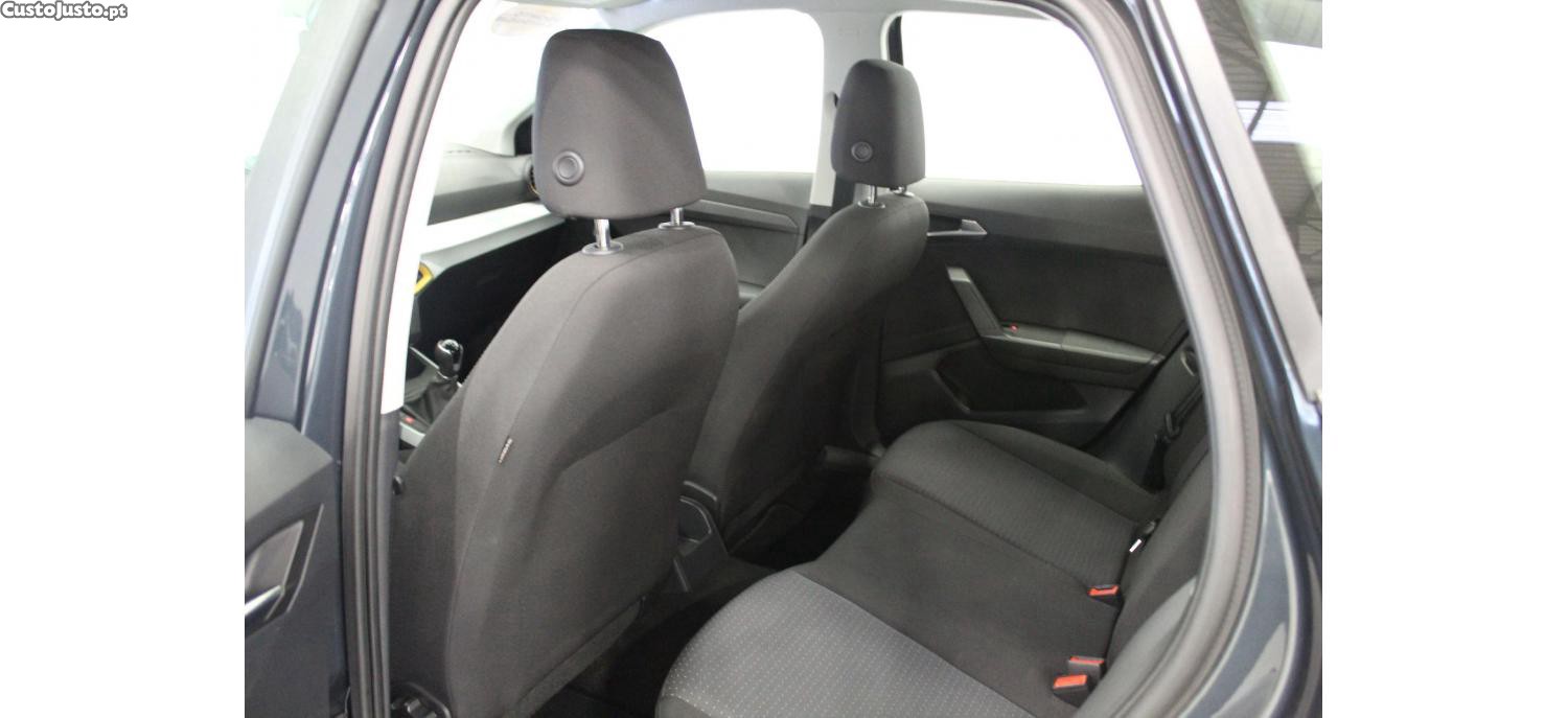 SEAT Arona 1.0 TSI Style 95cv — fotografia 2