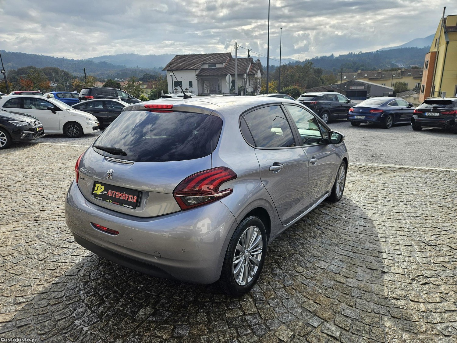 Peugeot 208 1.5 HDI Signature 103cv — fotografia 20