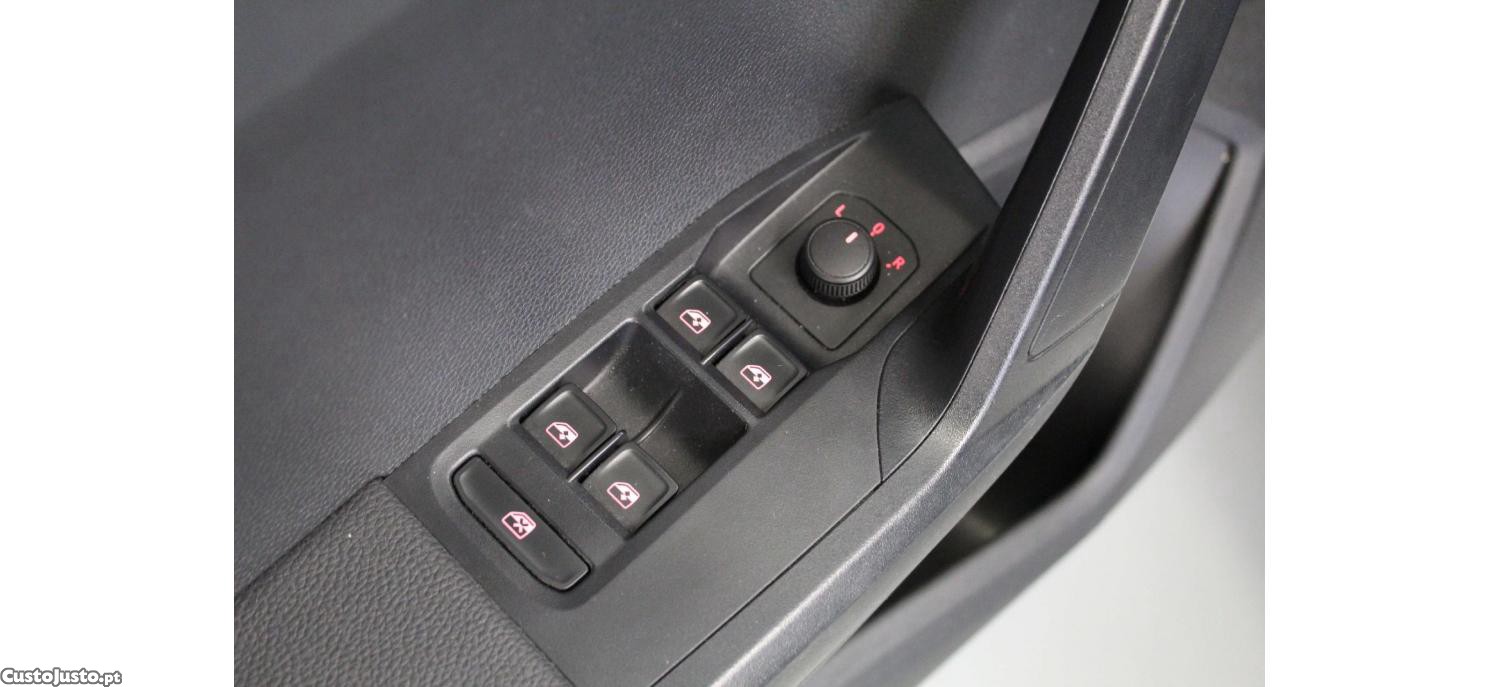 SEAT Ibiza 1.0 TSI Reference 95cv — fotografia 4