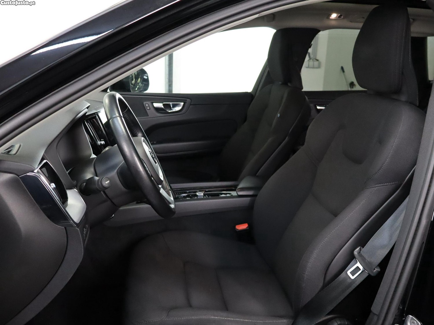 Volvo XC 60 2.0 T6 PHEV Inscription AWD — fotografia 16