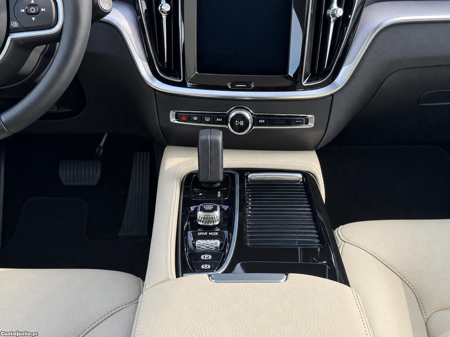 Volvo V60 2.0 T8 AWD TE Momentum Plus — fotografia 3