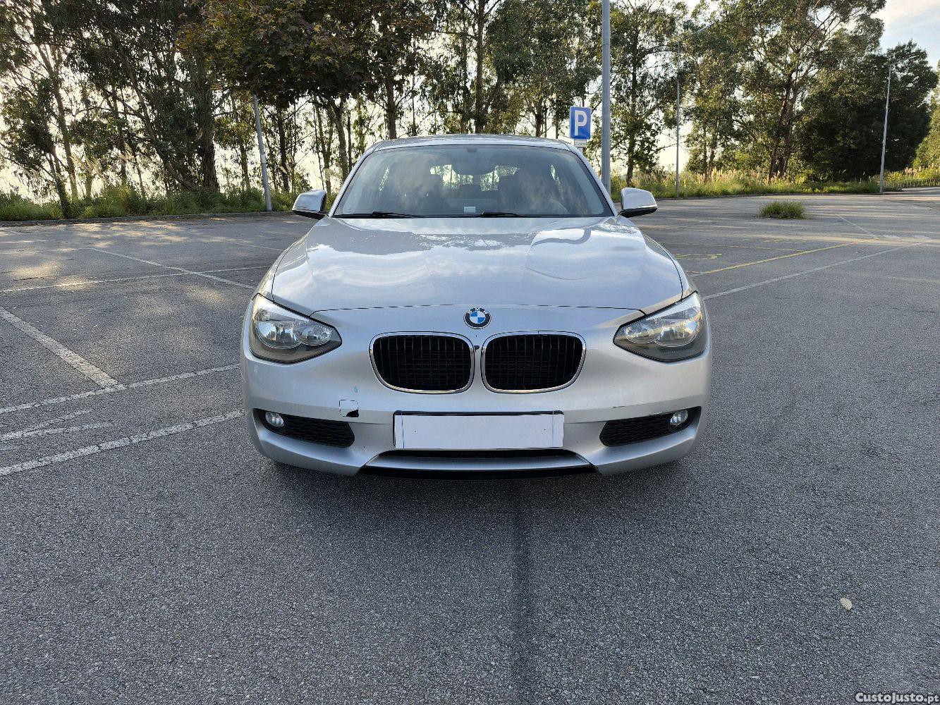 BMW 114 D com GPS — fotografia 11