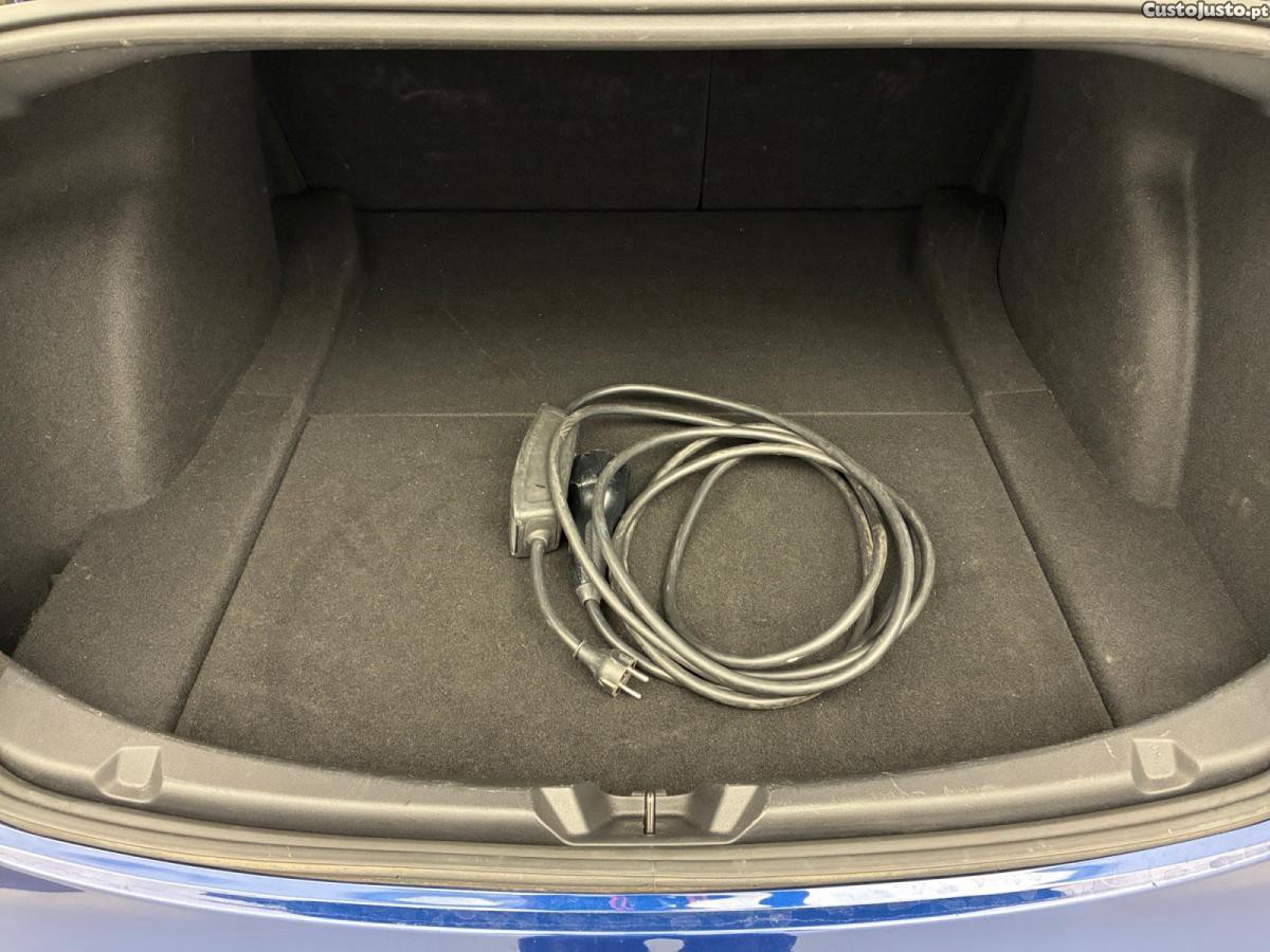 Tesla Model 3 Standard Range Plus RWD — fotografia 3