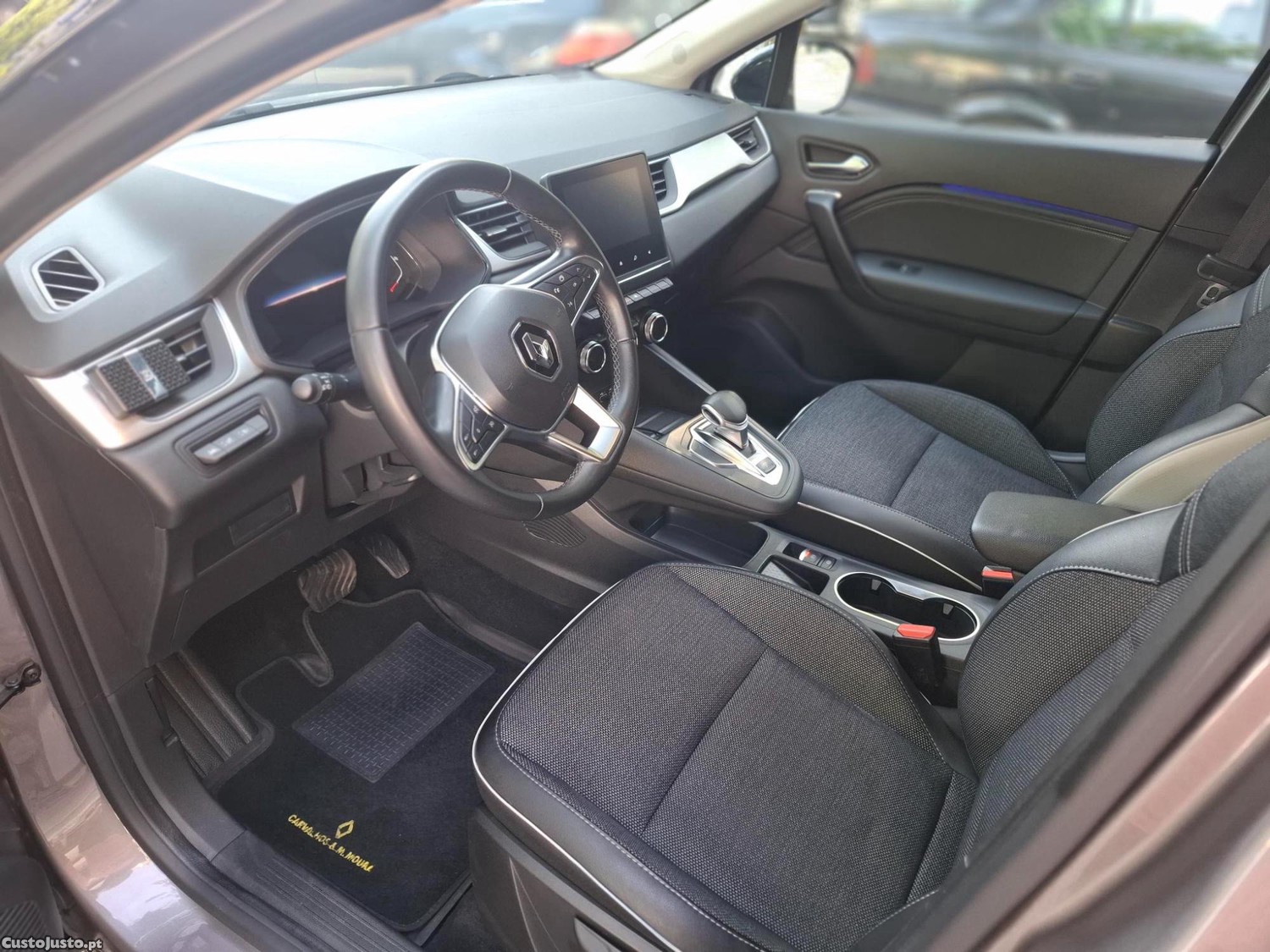 Renault Captur (E-Tech Hybrid) — fotografia 3