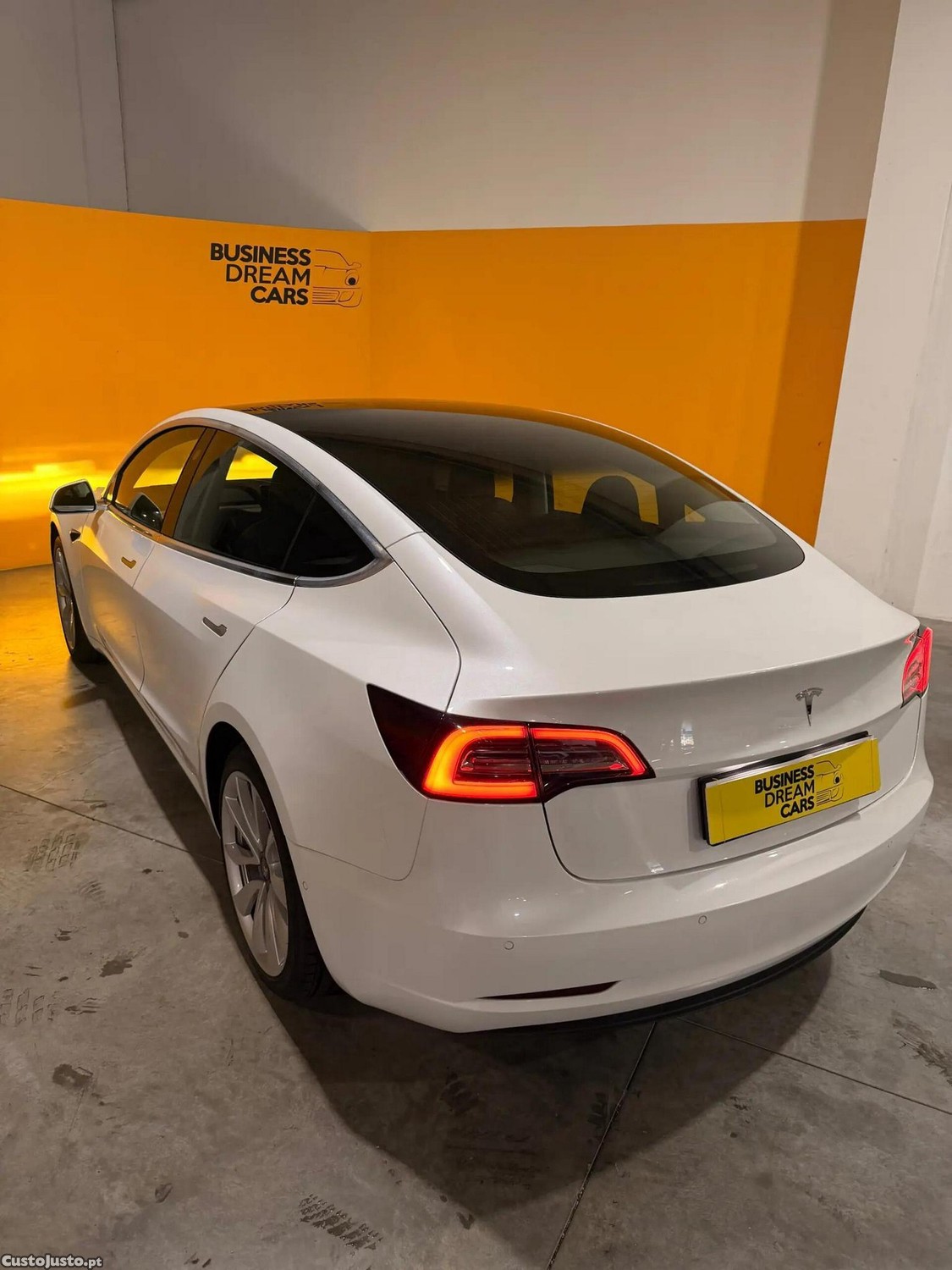 Tesla Model 3 Standard Range Plus RWD — fotografia 10