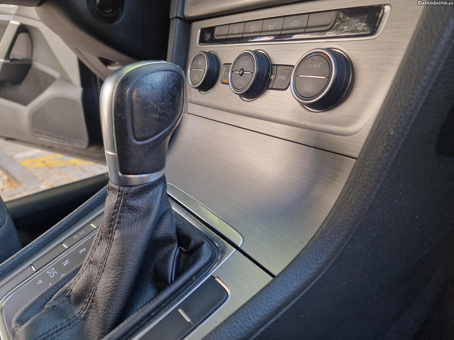 Volkswagen Golf 1.6 Tdi DSG — fotografia 4