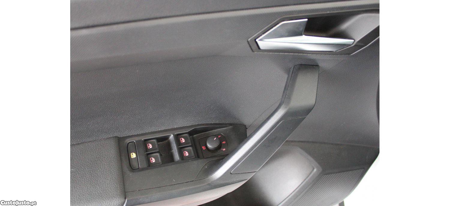 SEAT Arona 1.0 TSI Style 95cv — fotografia 17