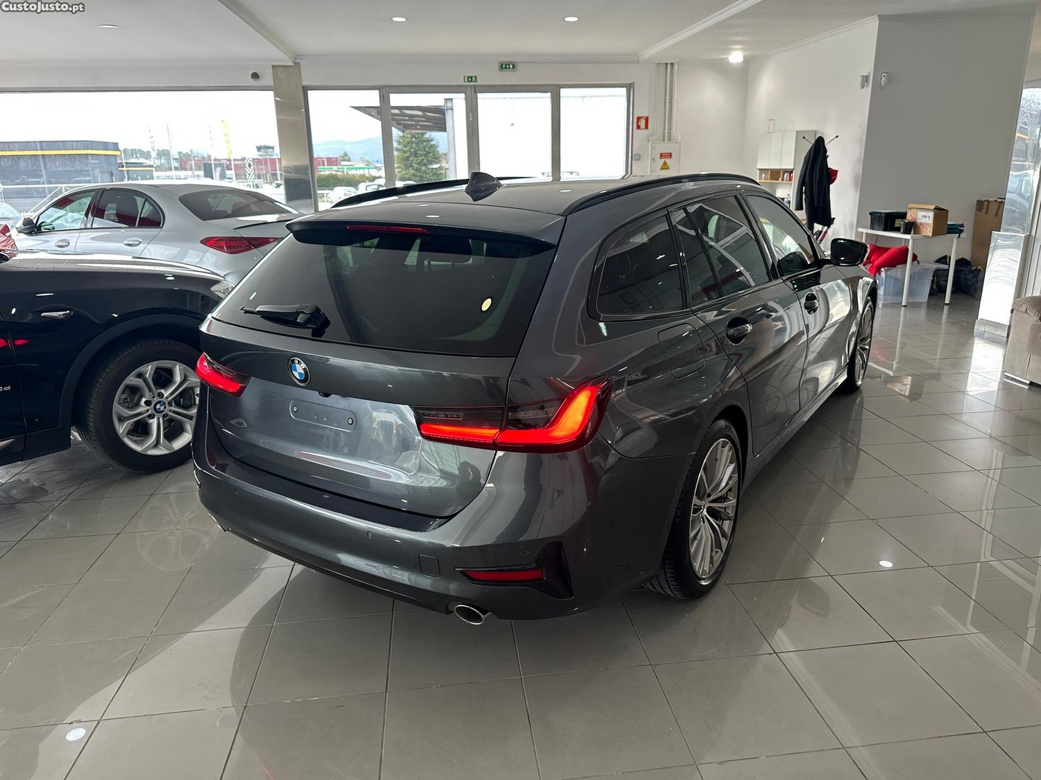 BMW 318 d Touring Line Luxury Auto — fotografia 18