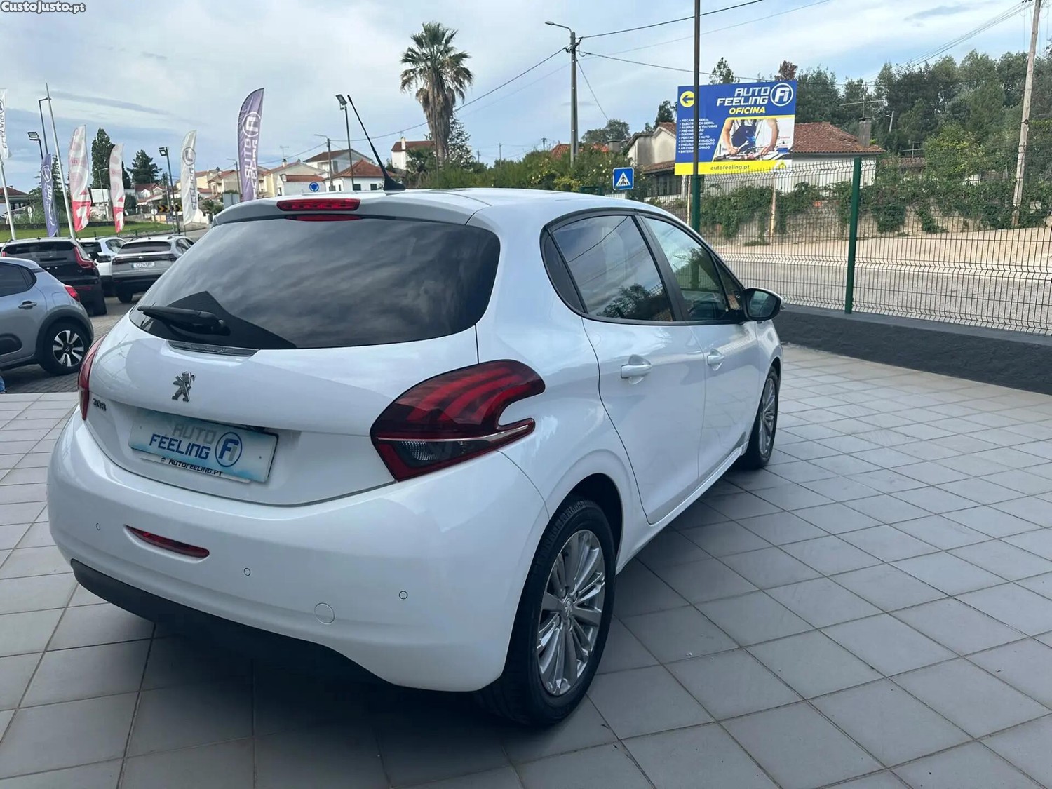 Peugeot 208 1.5 BlueHDi Signature - 19 foto 4