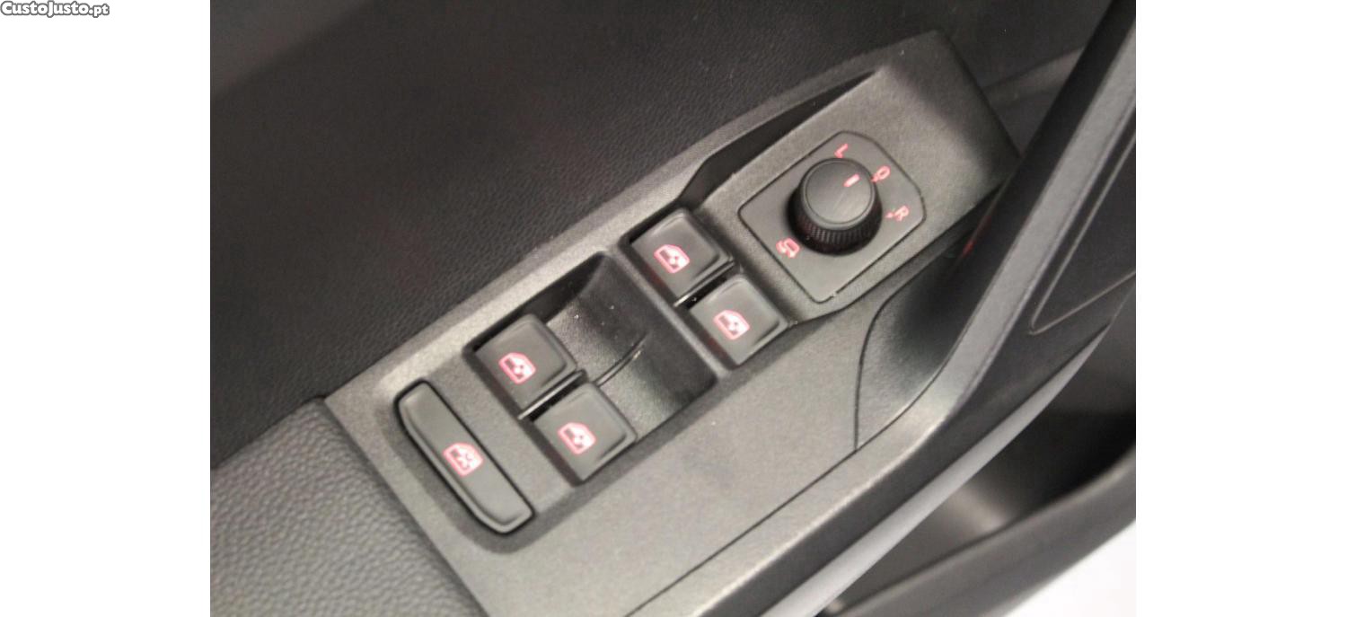 SEAT Arona 1.0 TSI Style 95cv — fotografia 4