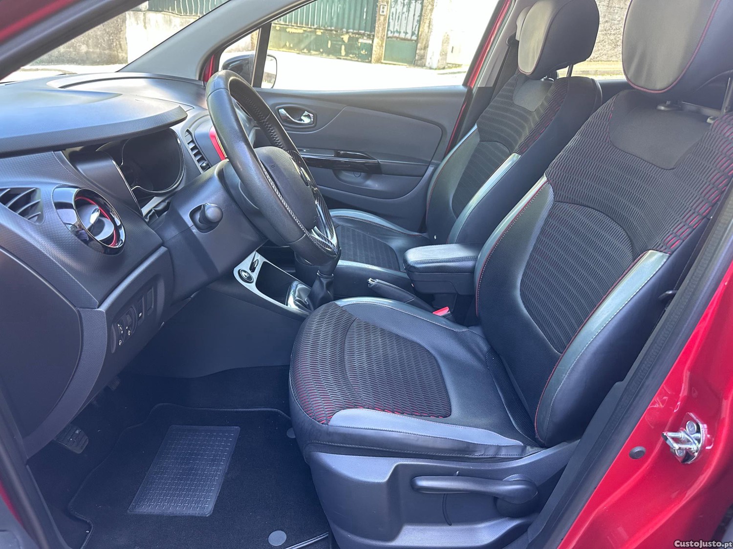 Renault Captur 1.5 dCi Exclusive — fotografia 8