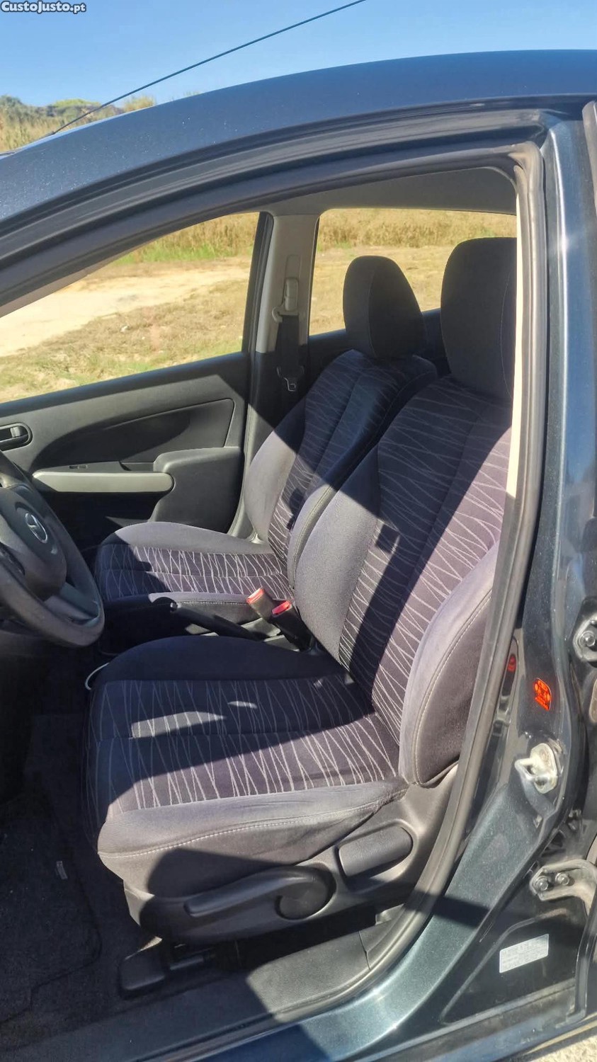 Mazda 2 1.3 — photo 3