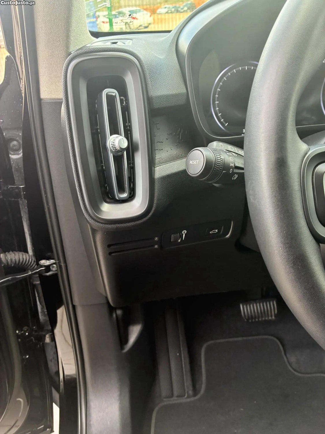 Volvo XC 40 1.5 T2 Momentum Plus Geartronic — fotografia 18