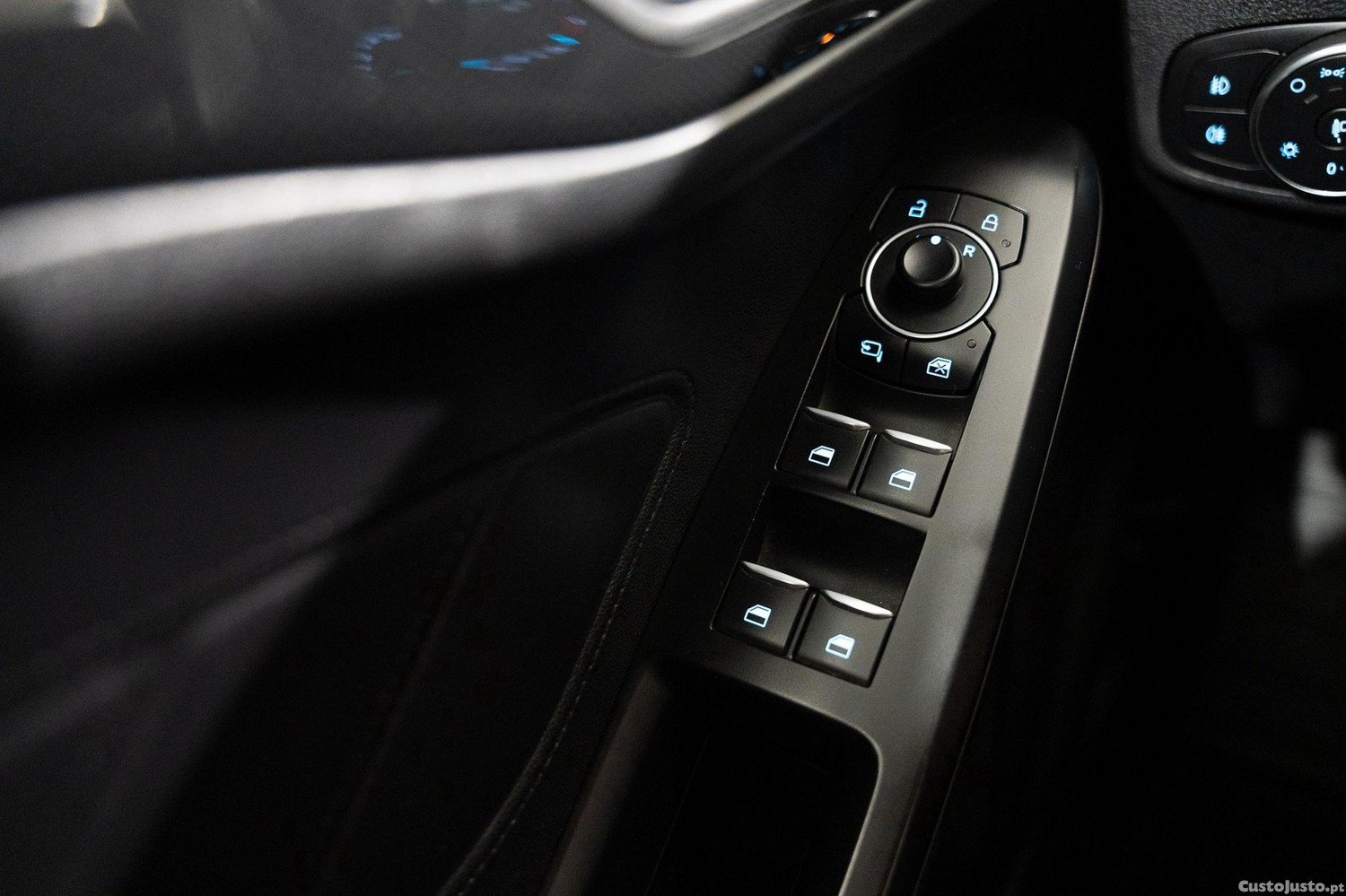 Ford Focus SW 1.0 EcoBoost MHEV ST-Line — fotografia 4