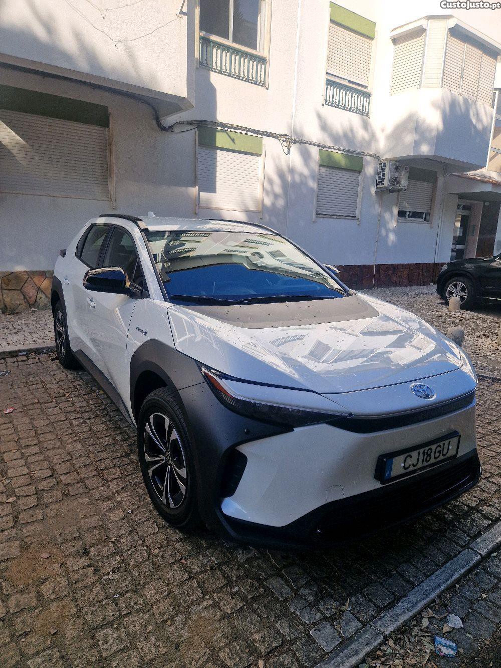 Toyota bZ4X executive — fotografia 5