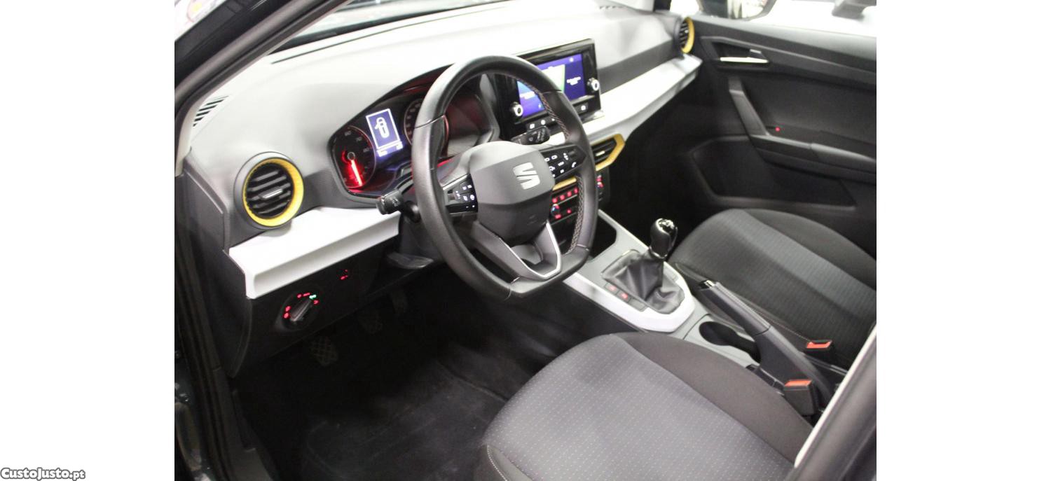 SEAT Arona 1.0 TSI Style 95cv — fotografia 12