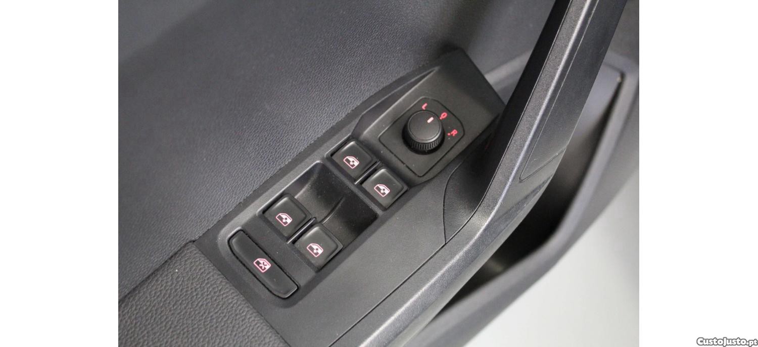 SEAT Ibiza 1.0 TSI Reference 95cv — fotografia 10