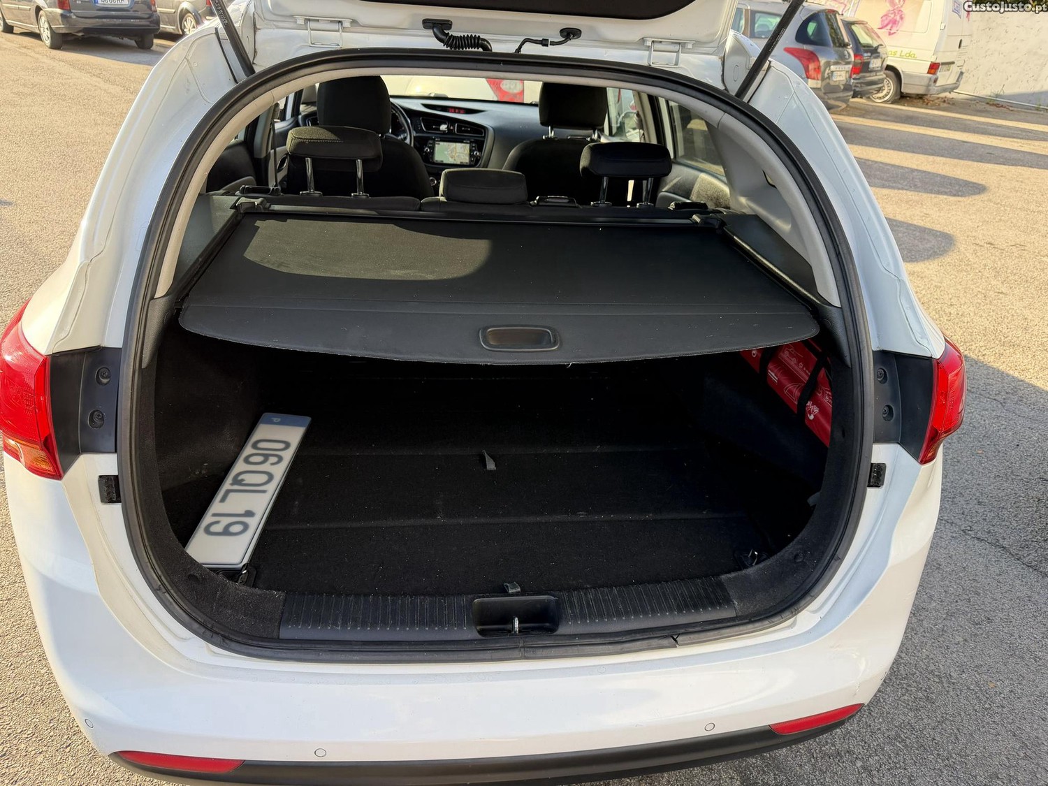 Kia Ceed 1.6CRDi 128CV — fotografia 8