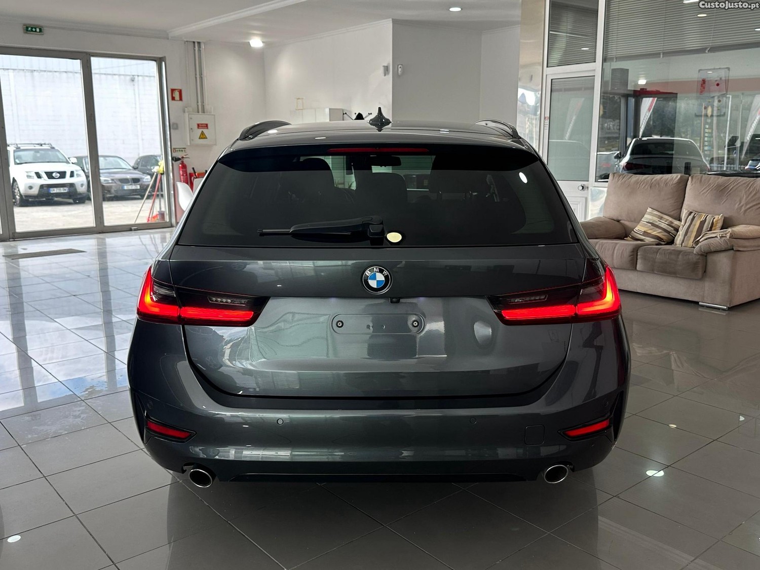 BMW 318 d Touring Line Luxury Auto — fotografia 17