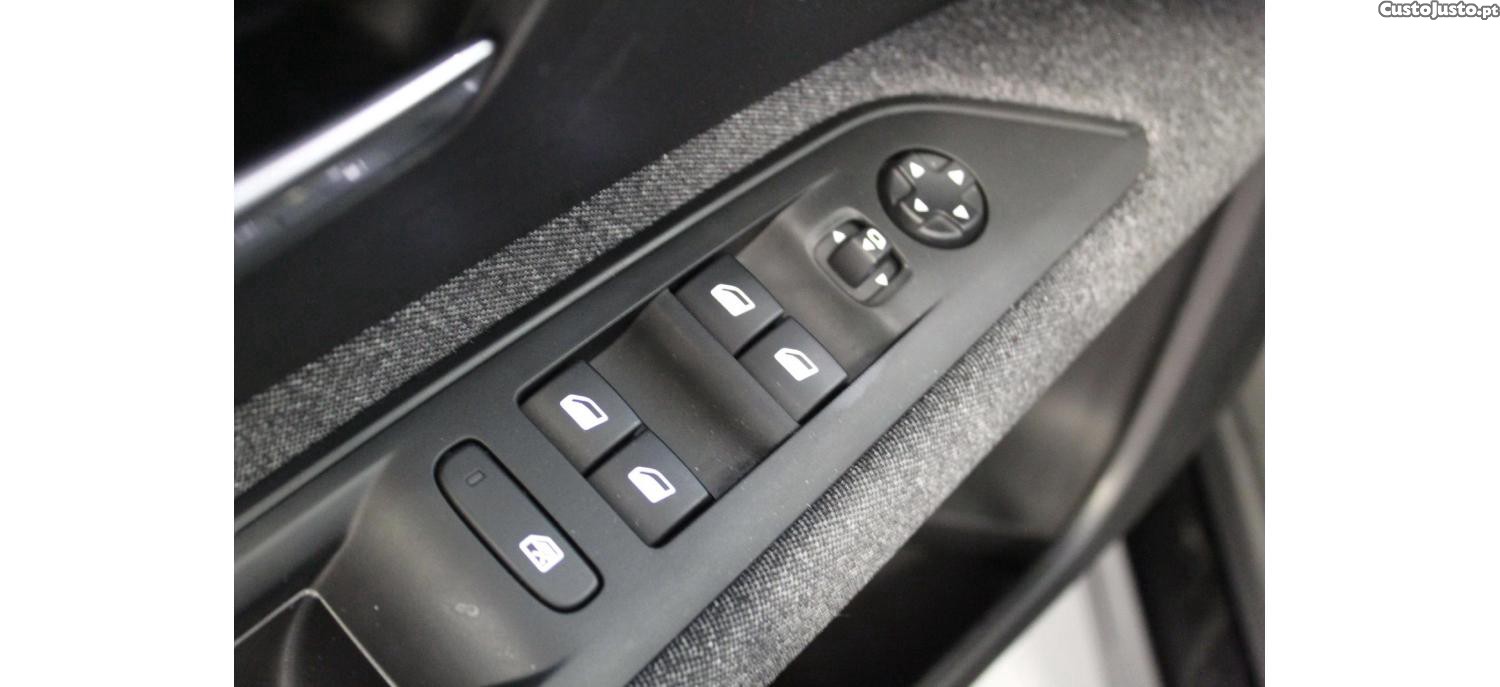 Peugeot 3008 1.2 PureTech Active Pack — fotografia 18