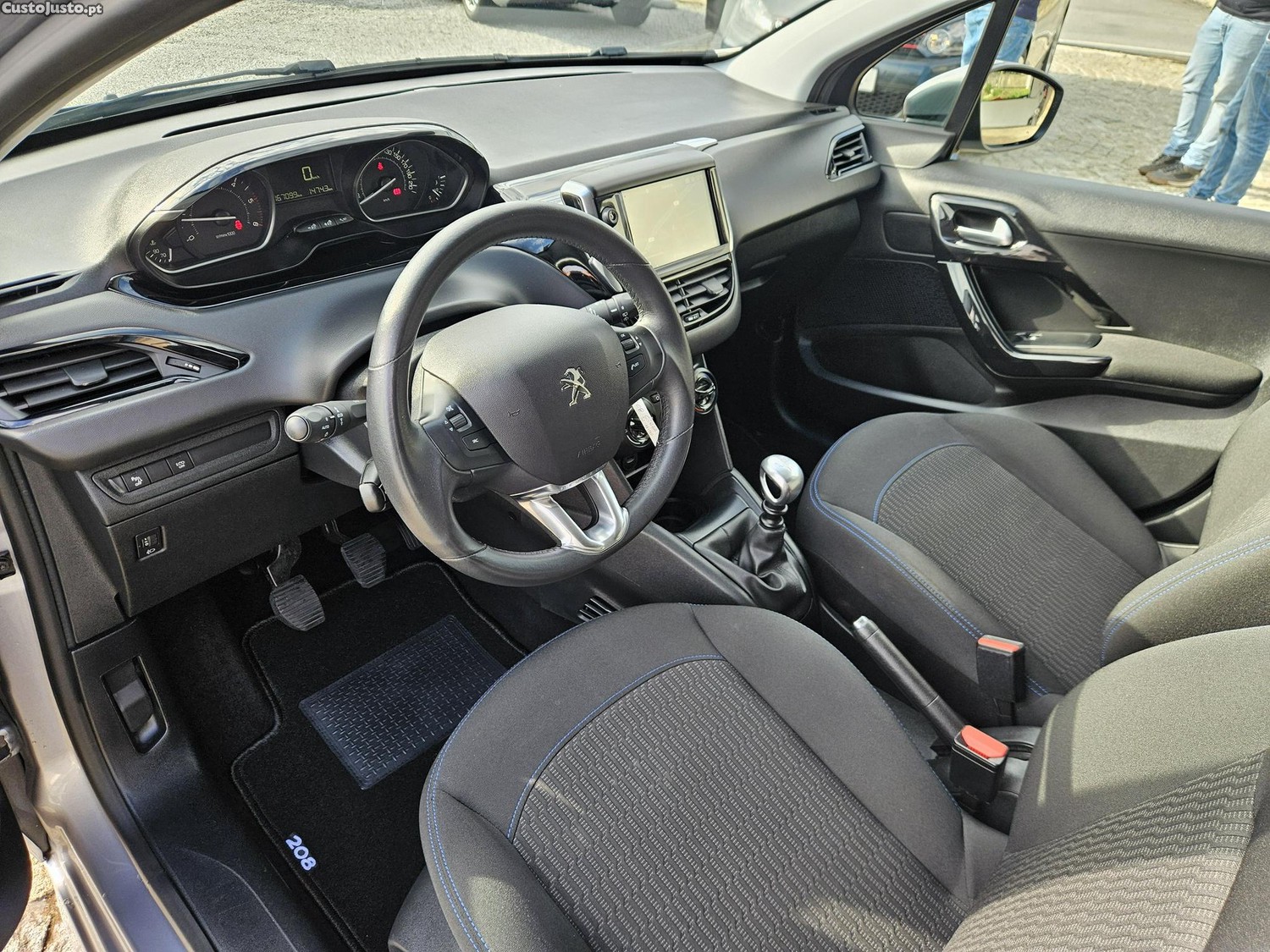 Peugeot 208 1.5 HDI Signature 103cv — fotografia 14