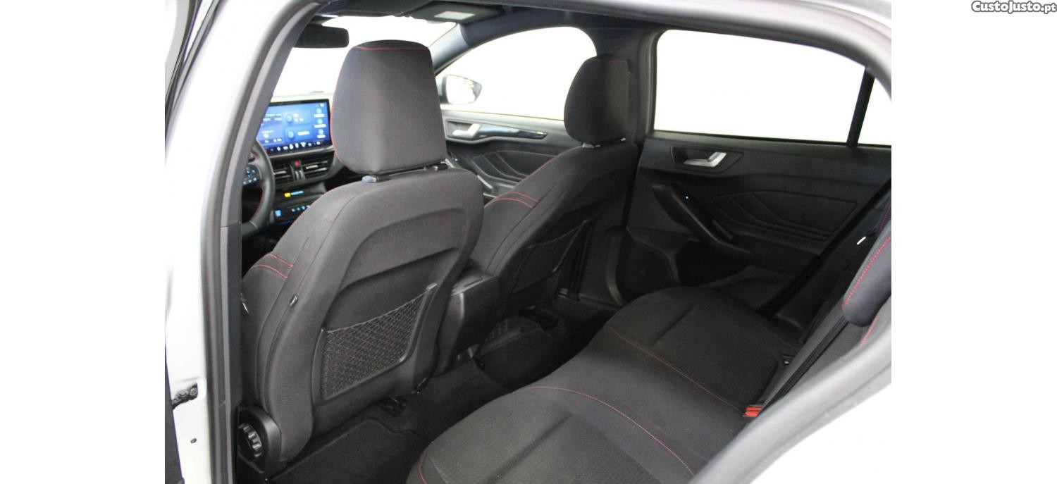 Ford Focus SW 1.0 EcoBoost MHEV ST-Line Aut. — fotografia 17