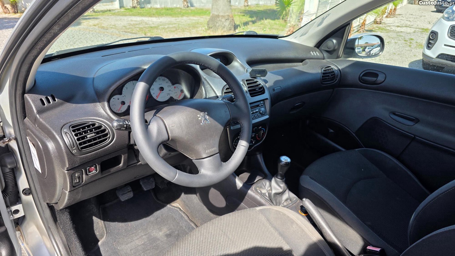 Peugeot 206 1.4 HDi 68cv — fotografia 8