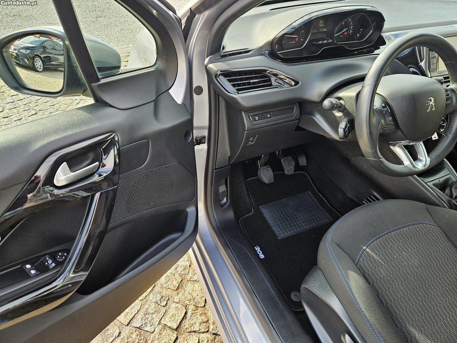 Peugeot 208 1.5 HDI Signature 103cv — fotografia 4