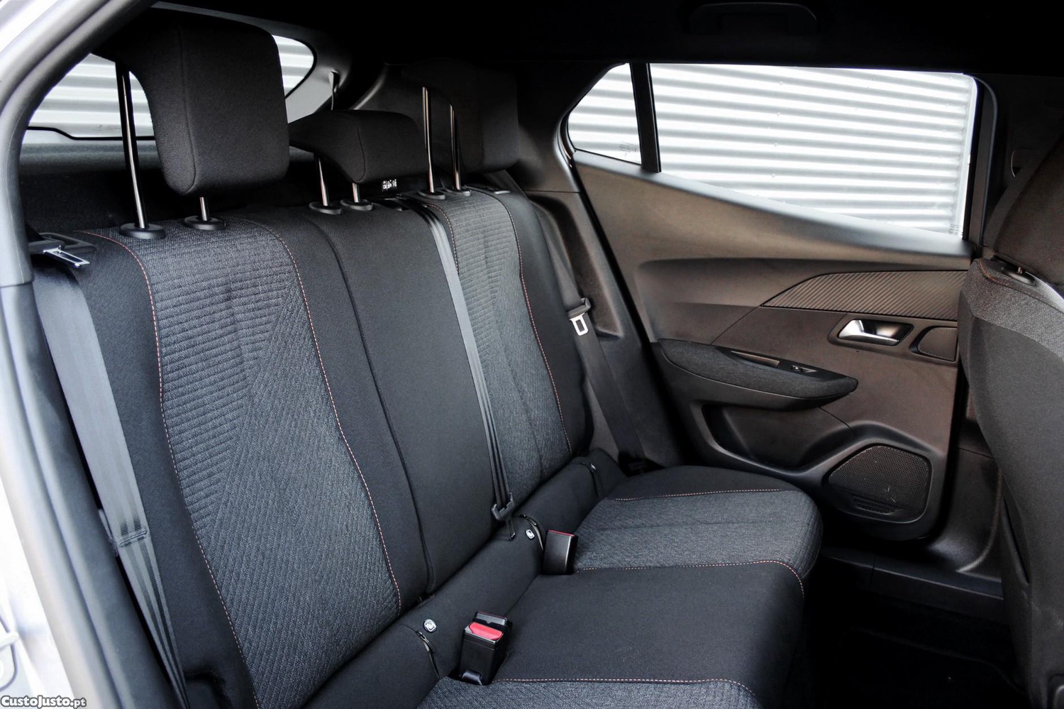 Peugeot 2008 1.2 PureTech Style — fotografia 17