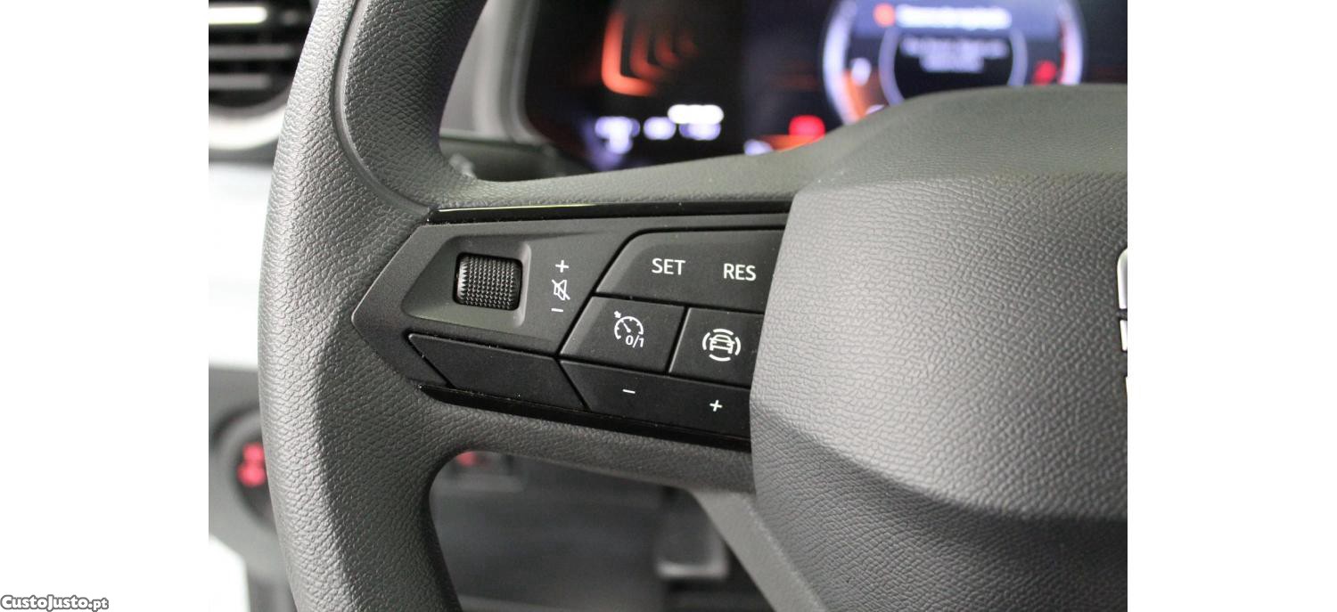 SEAT Ibiza 1.0 TSI Reference 95cv — fotografia 9