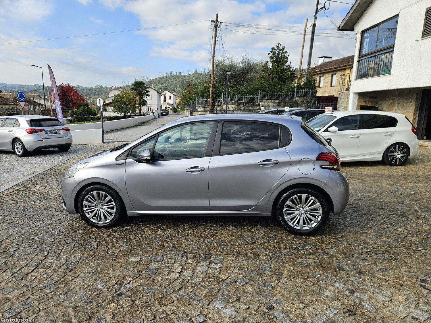 Peugeot 208 1.5 HDI Signature 103cv — fotografia 19
