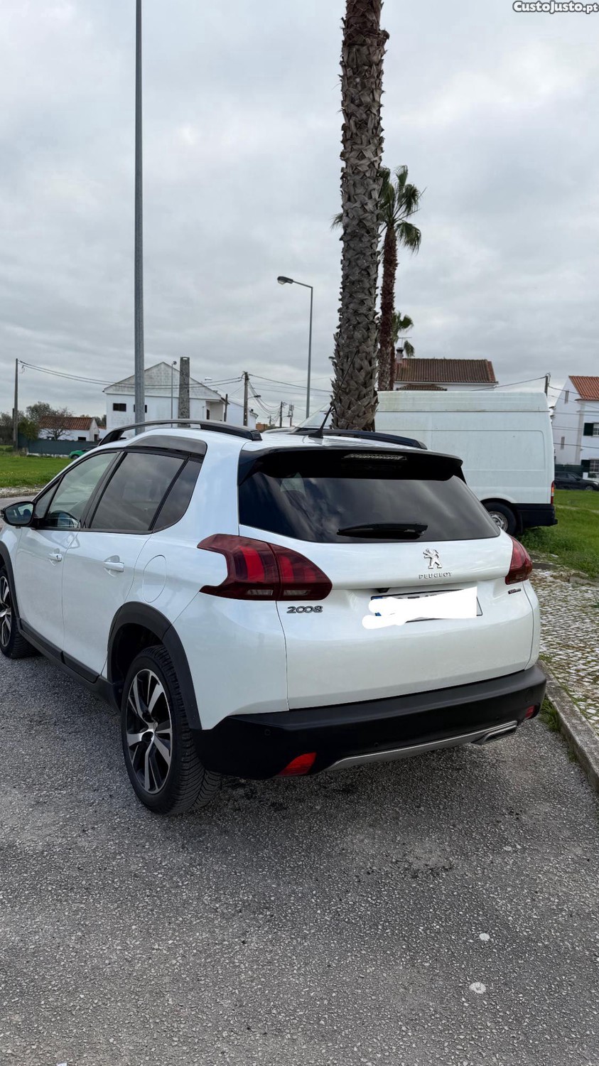 Peugeot 2008 1.2 GT Line - 17 foto 2