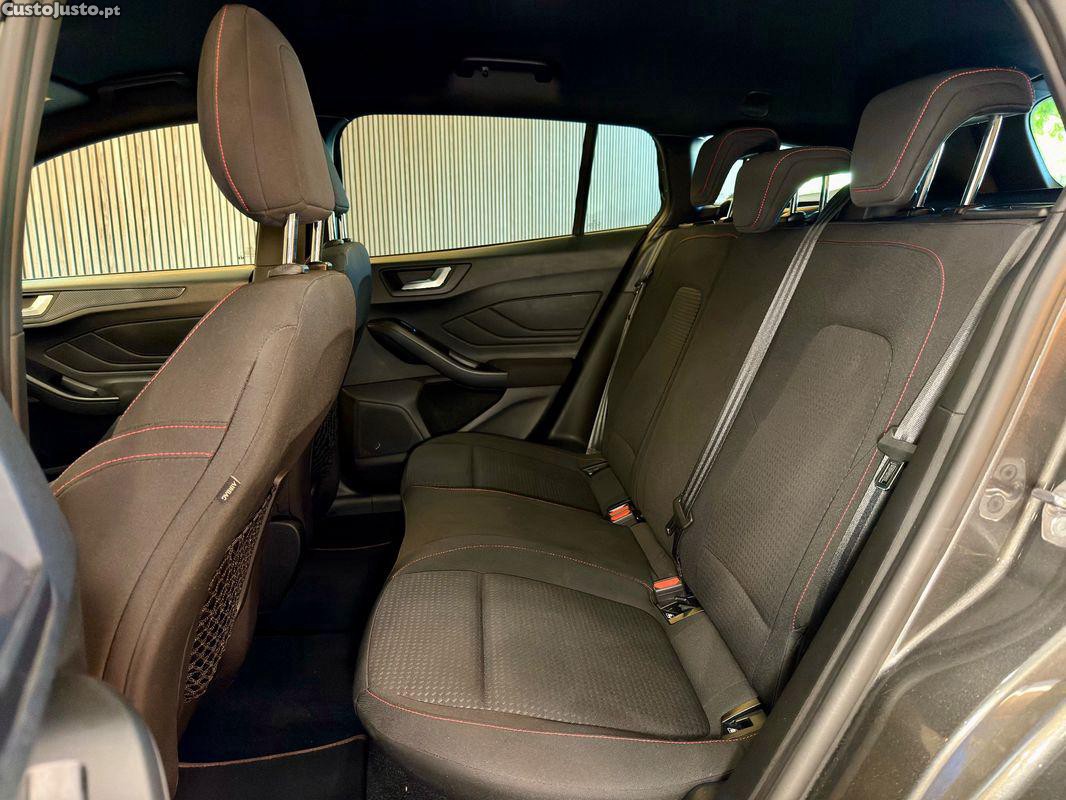 Ford Focus SW 1.0 EcoBoost ST-Line Aut. — fotografia 9