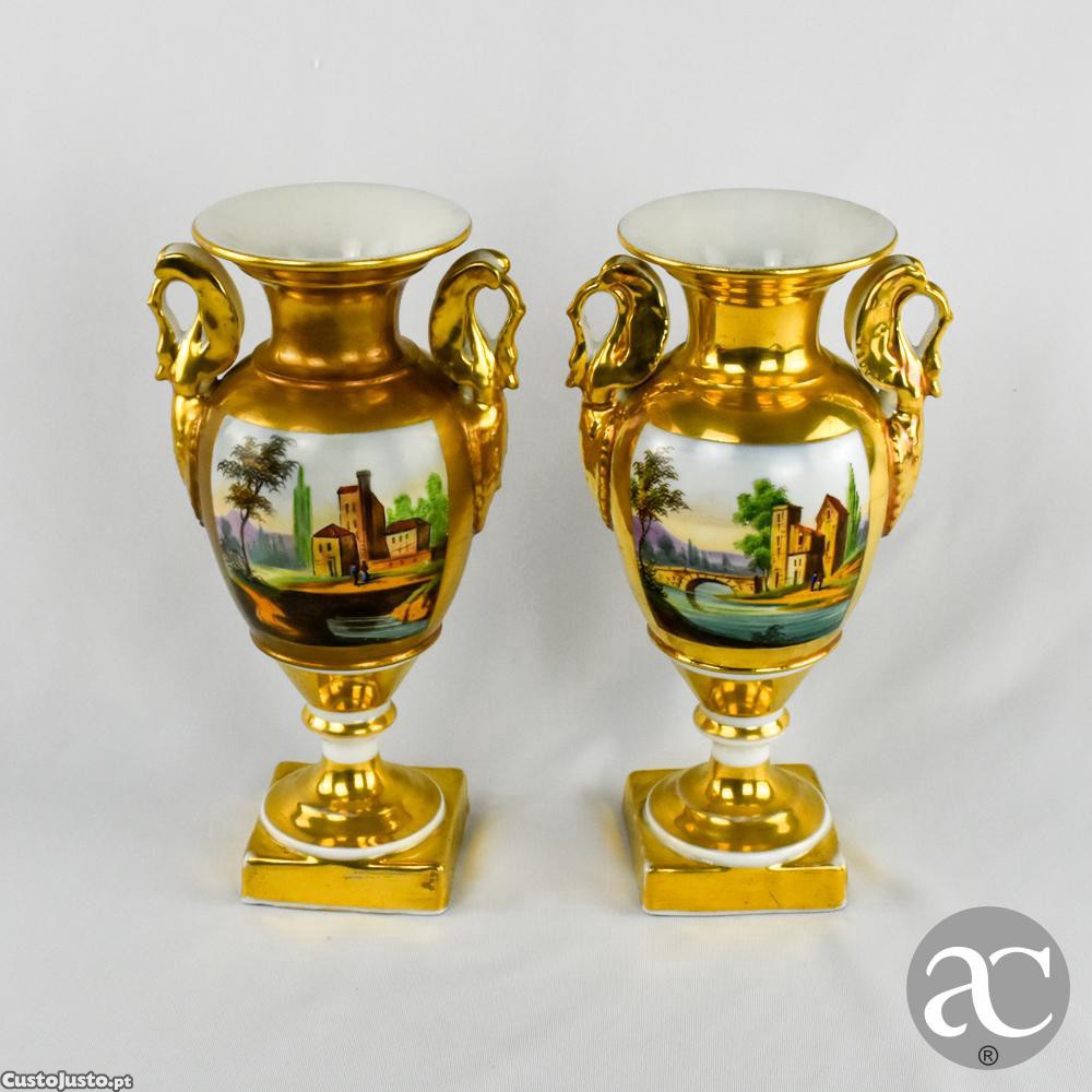 Par de Jarras / Urnas / Ânforas em porcelana Francesa Estilo Império, séc. XIX