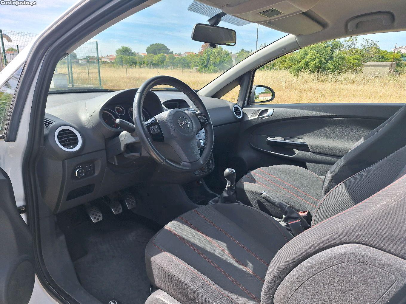 Opel Corsa D 1.3 CDTi Black Edition — fotografia 4