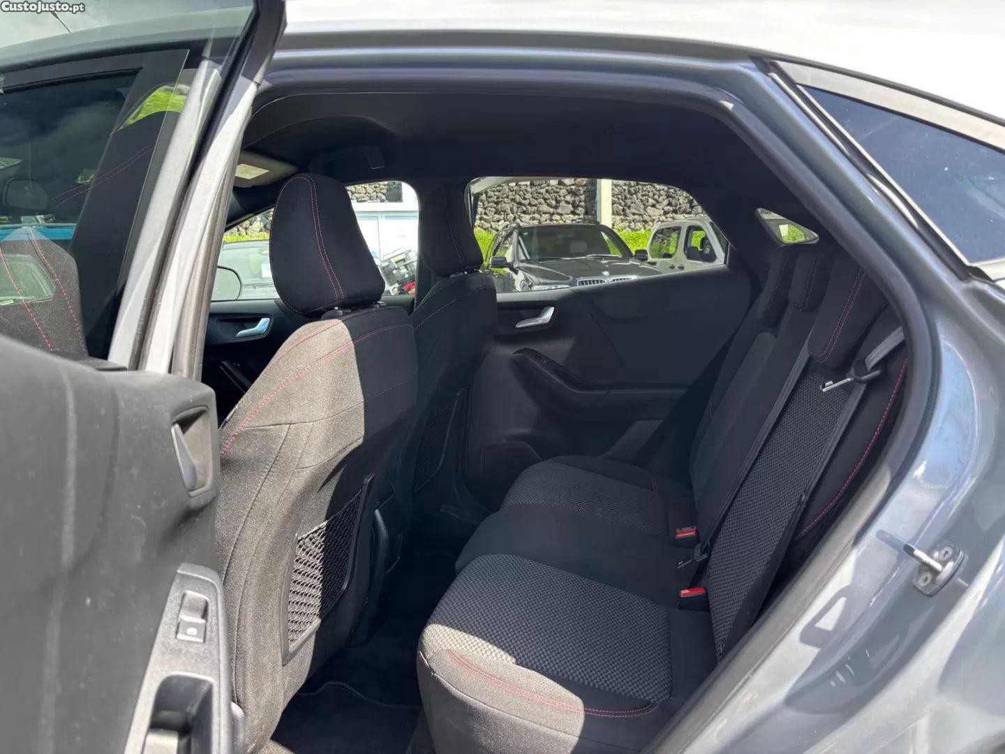 Ford Puma 1.0 ecoboost mhev st-line aut. — fotografia 2