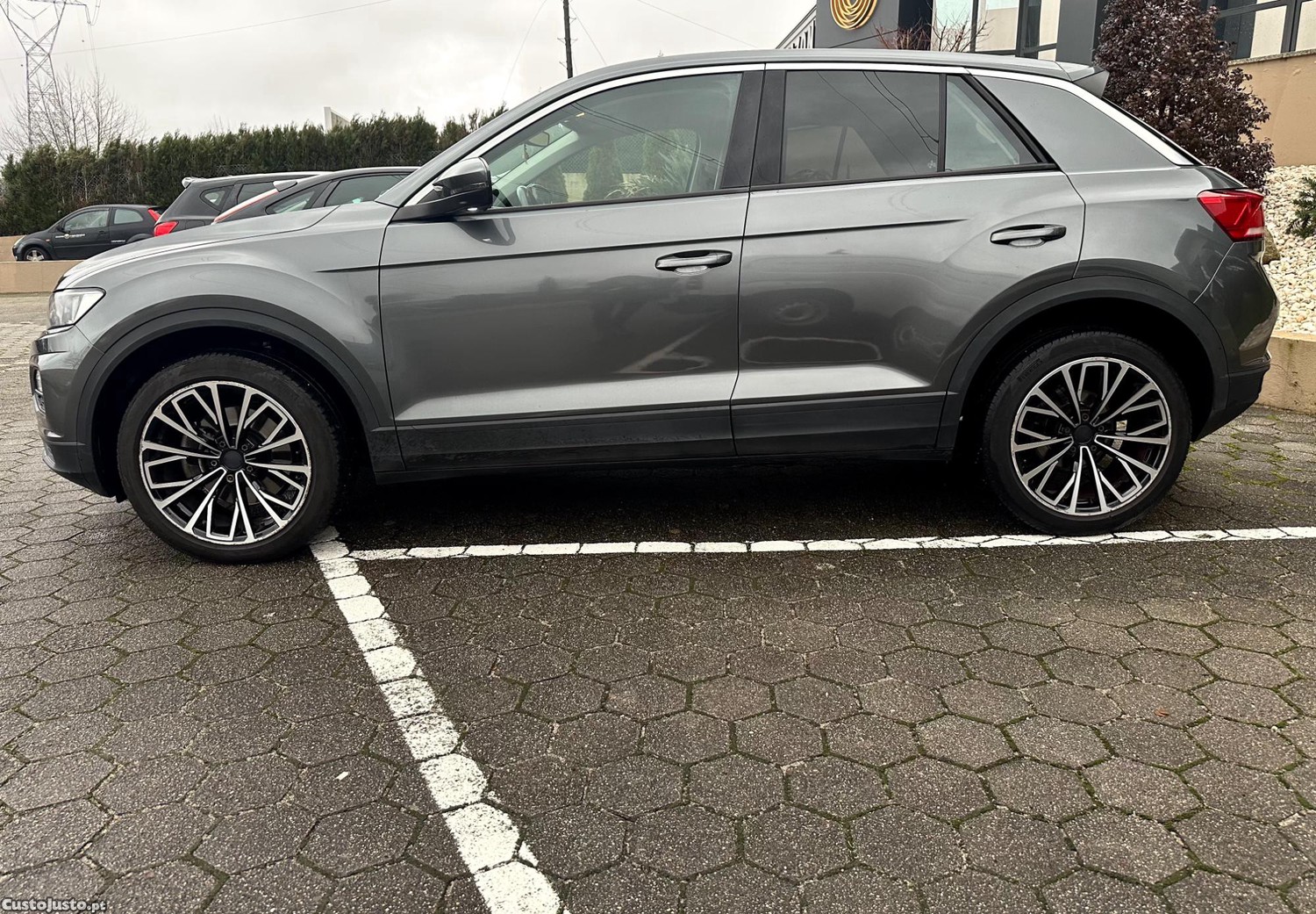 Volkswagen T-Roc 1.0 tsi — fotografia 11